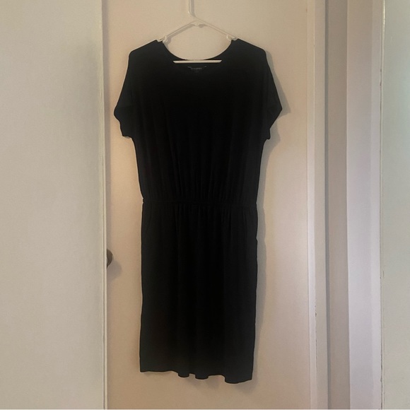 🖤 Banana Republic T-shirt dress with pockets - EUC - Picture 2 of 9